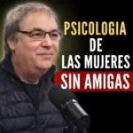 Mujer que camina sola autenticidad y relaciones selectivas